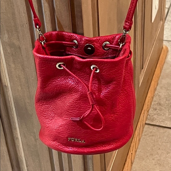 Furla Vibrant Red Leather Crossbody Bag EUC LOOKS NEW! Beautiful! - Picture 13 of 15